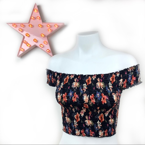 Tops - 🛍4/$20 HOLLISTER Floral Crop Top Black Size Small